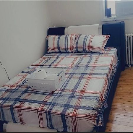 ניו יורק Townhouse Apartment In Oakland Gardens מראה חיצוני תמונה